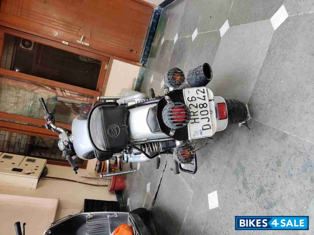 Silver Royal Enfield Classic 350 Silver Royal Enfield Classic 350