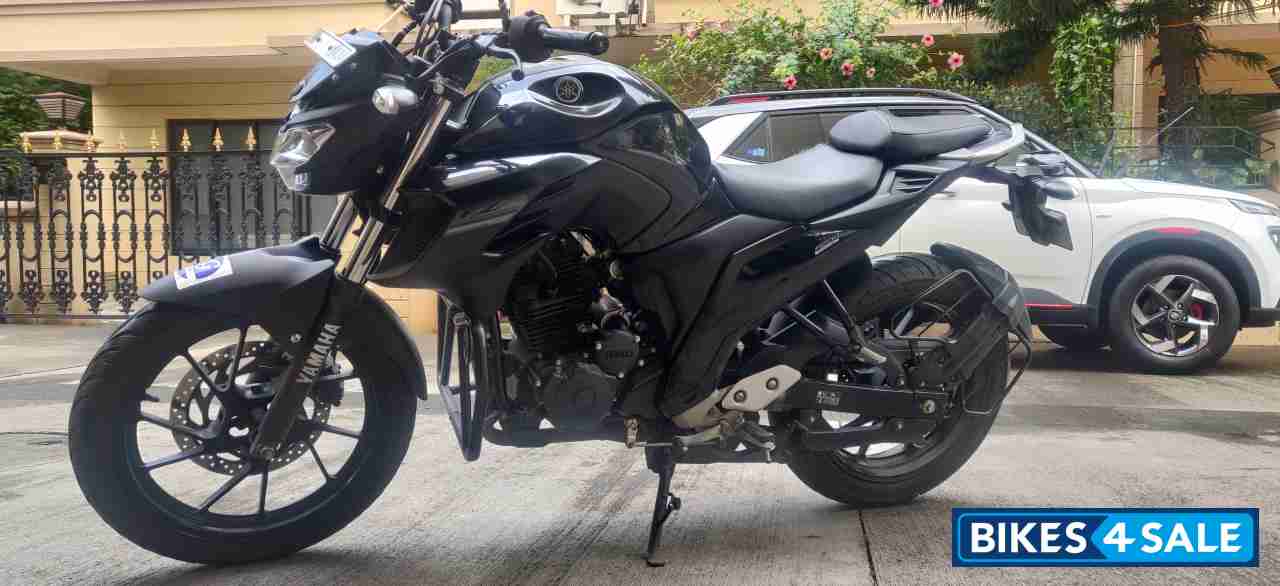 Yamaha FZ25