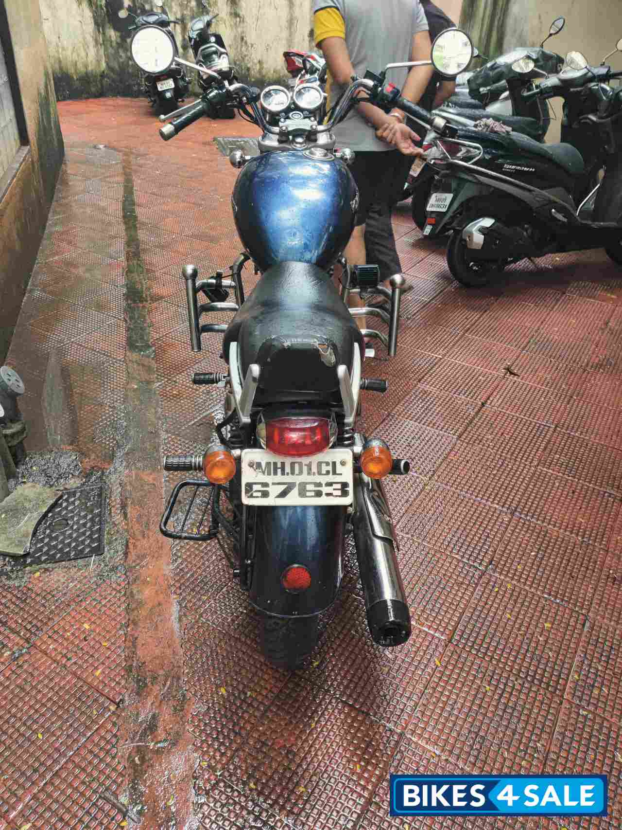 Blue Royal Enfield Thunderbird 500 Blue Royal Enfield Thunderbird 500