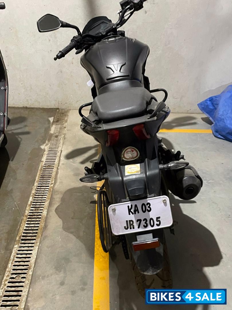Mate Black Bajaj Dominar 400 ABS BS6