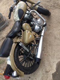 Yellow Royal Enfield Classic 500