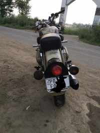 Yellow Royal Enfield Classic 500