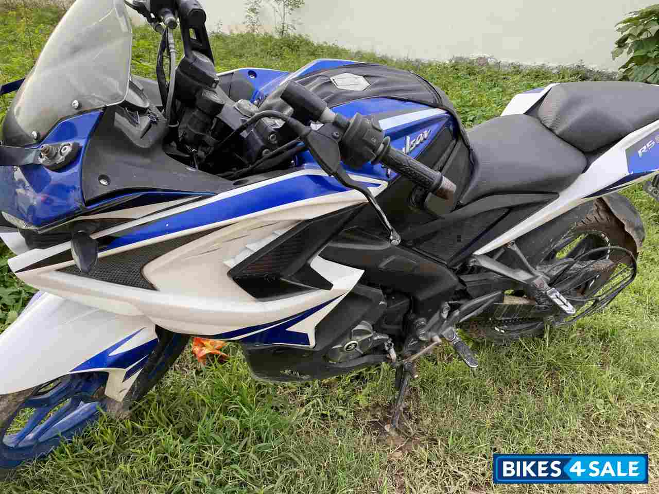 Bajaj Pulsar RS 200 ABS