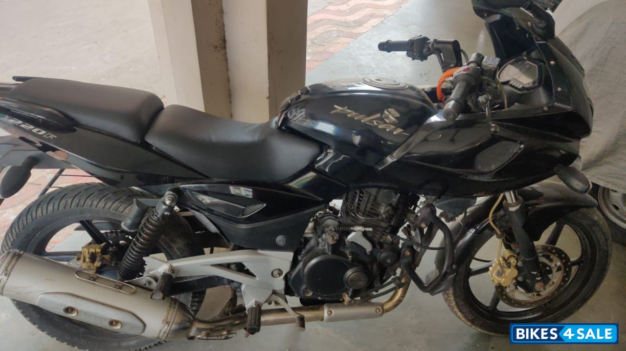 Bajaj Pulsar 220F