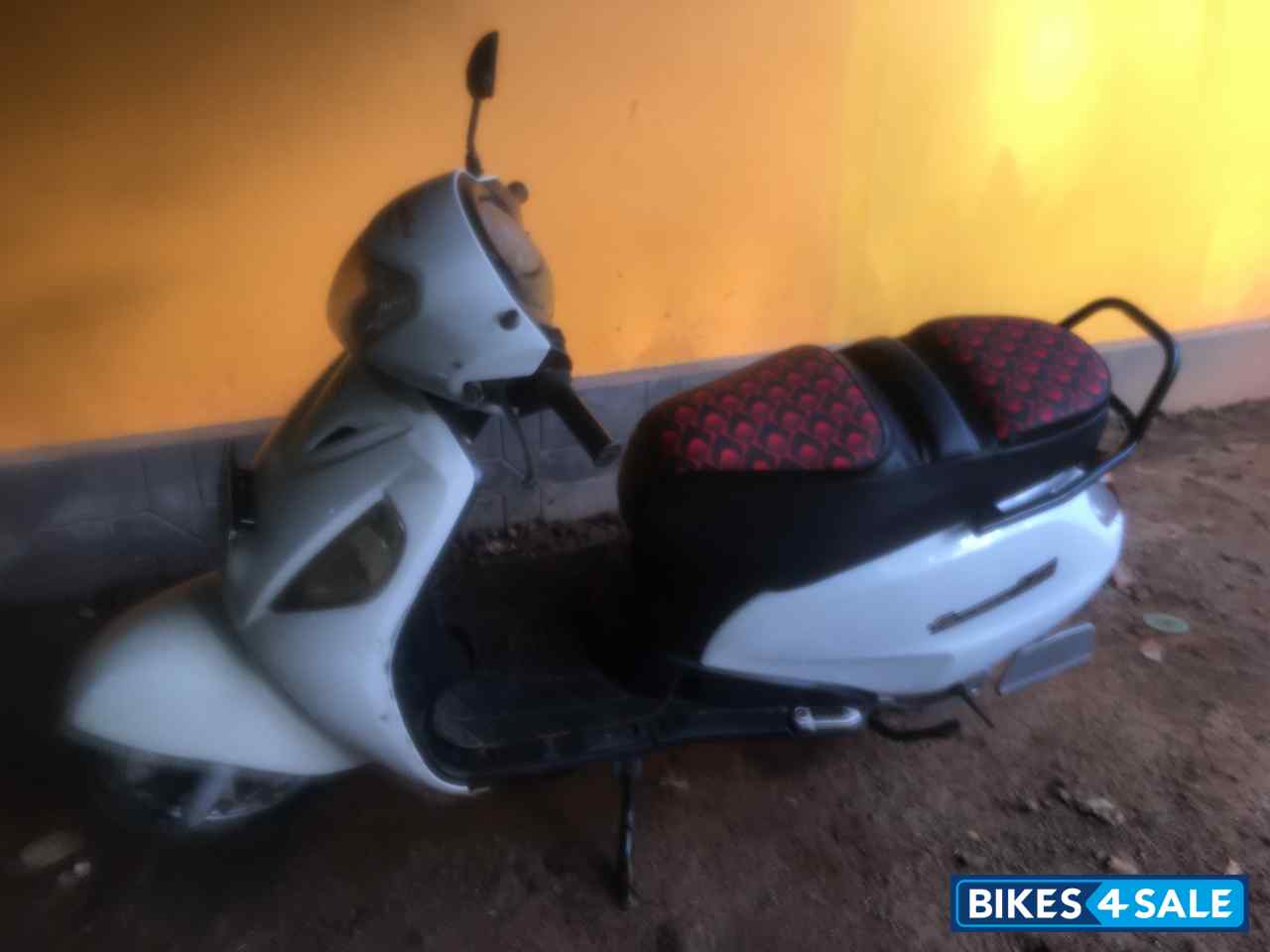 White Suzuki Access 125