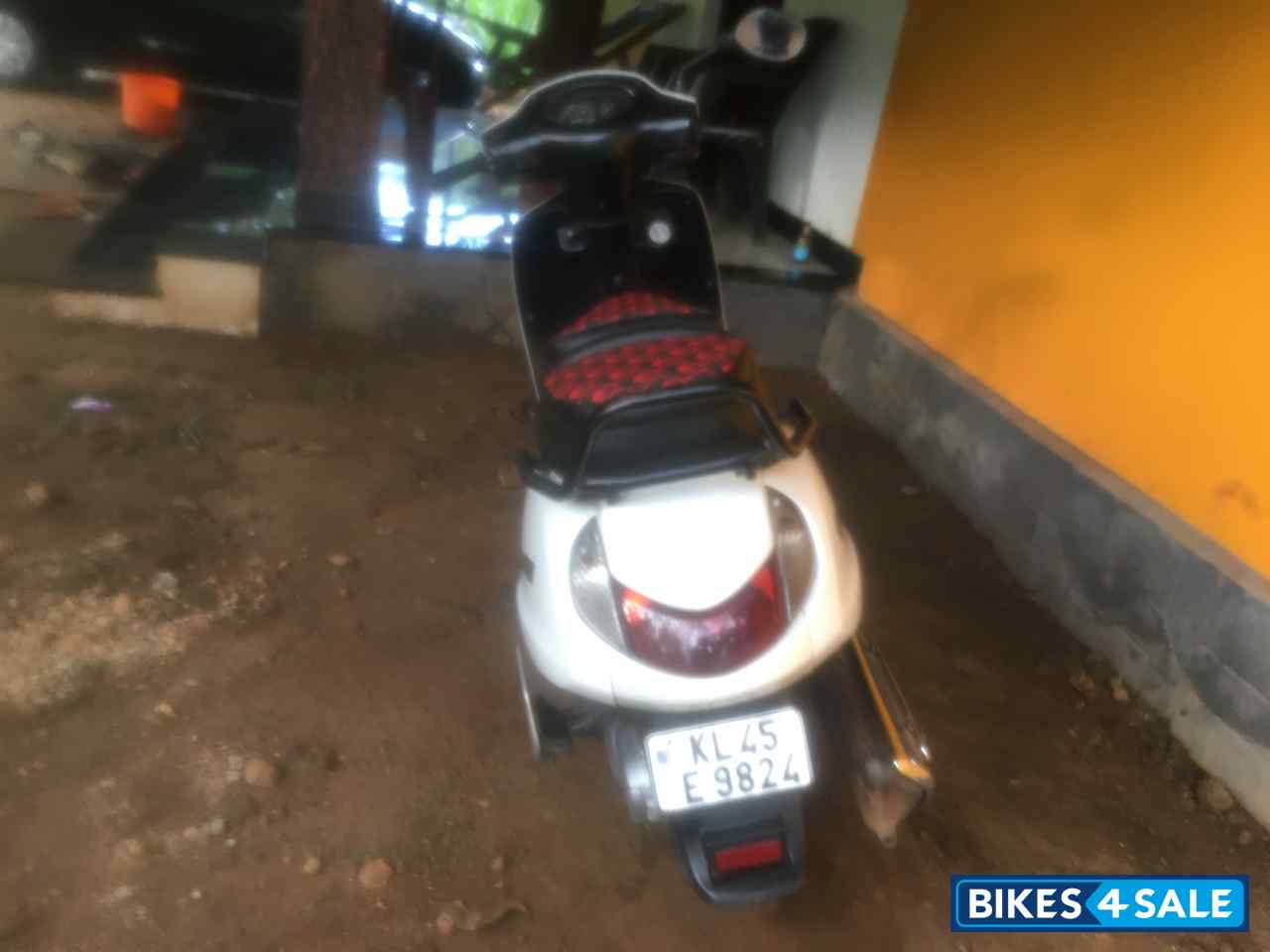 White Suzuki Access 125