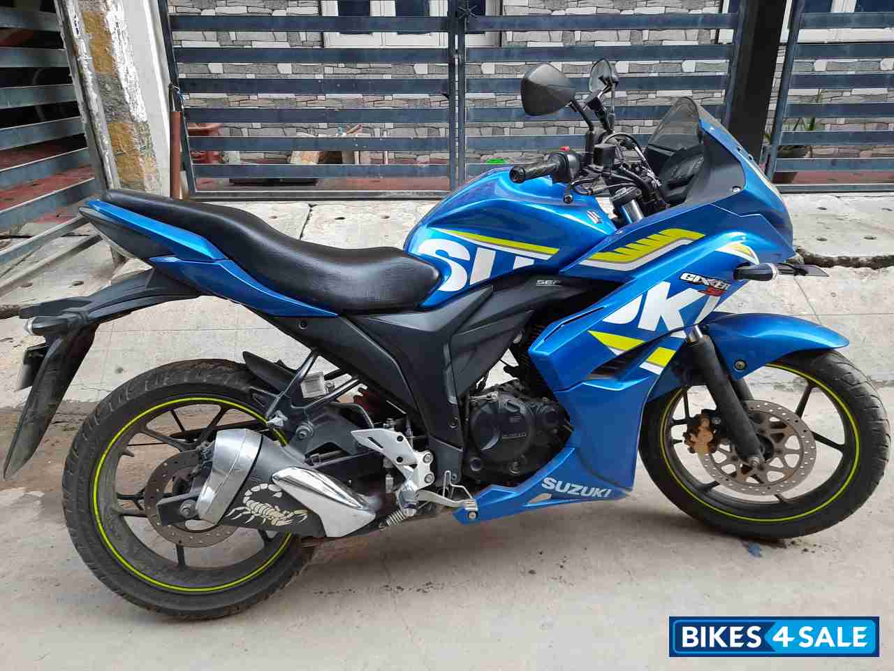 Blue Suzuki Gixxer SF Fi