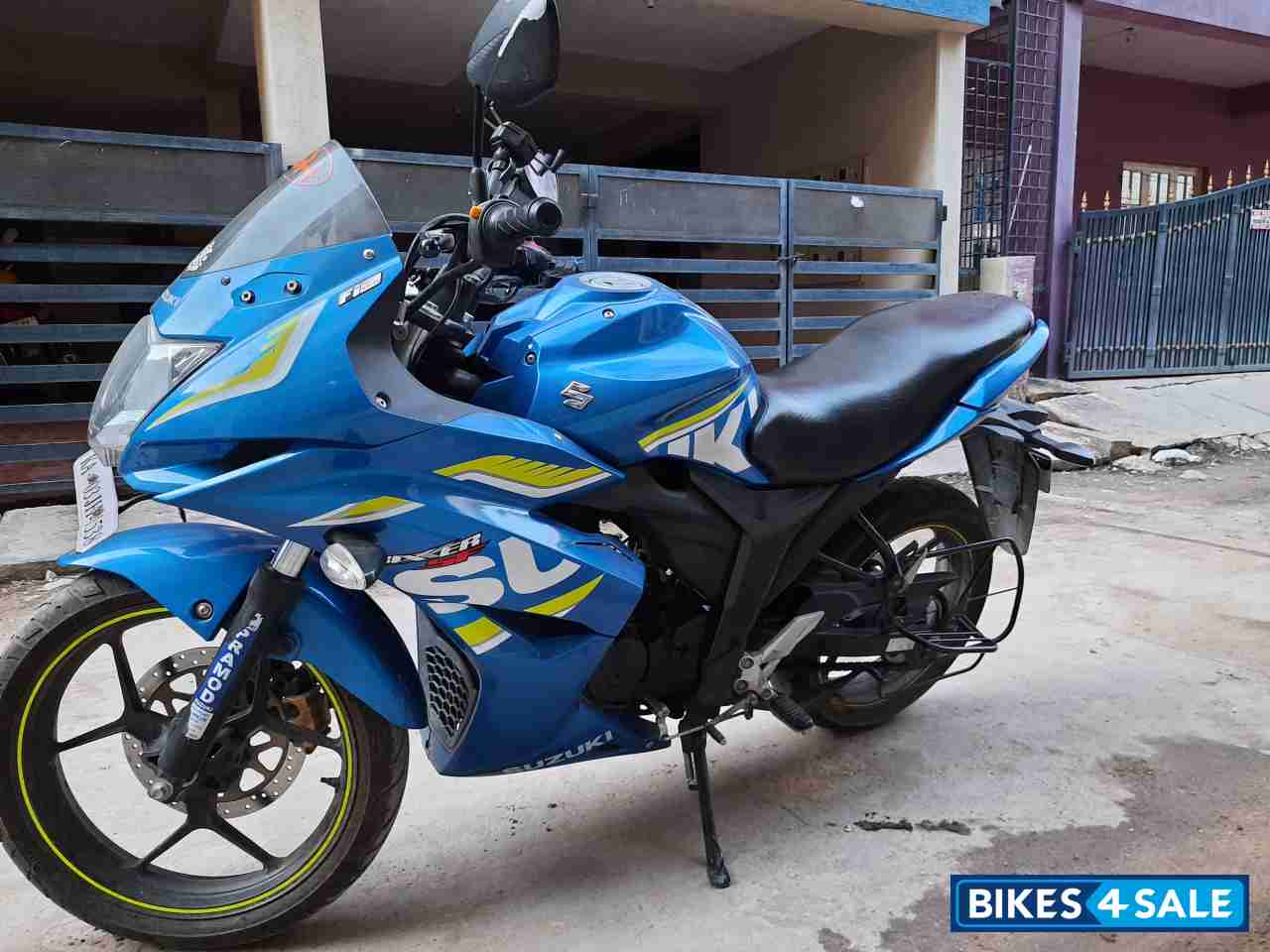 Blue Suzuki Gixxer SF Fi