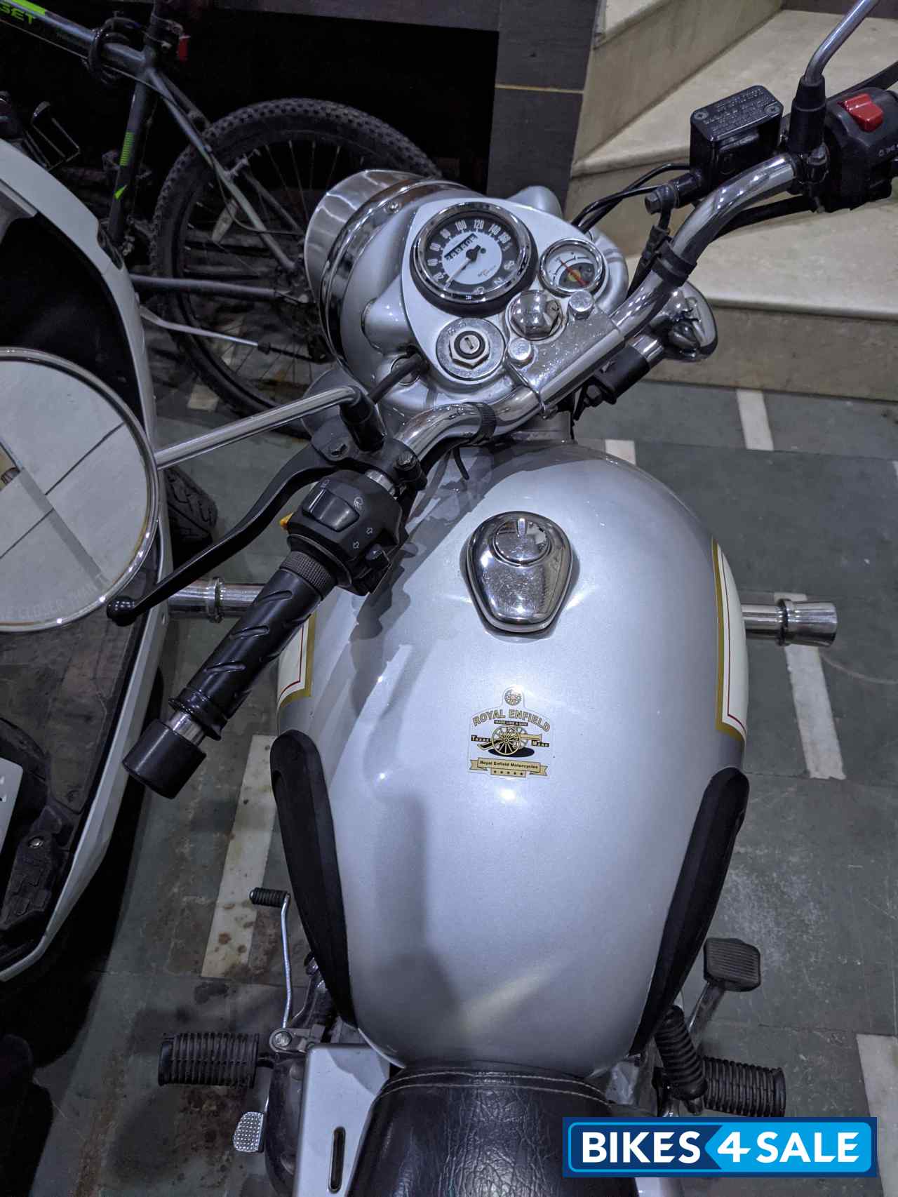 Silver Royal Enfield Classic 350 Silver Royal Enfield Classic 350