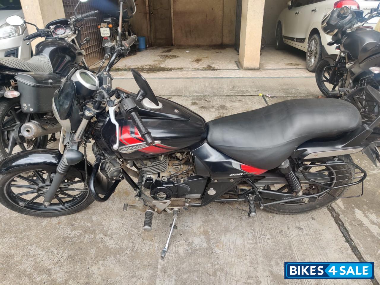 Bajaj Avenger Street 220