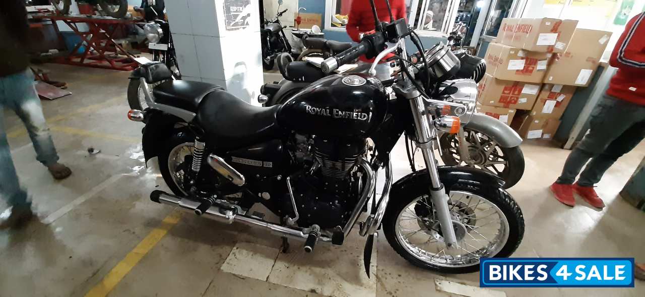 Black Royal Enfield Thunderbird 350