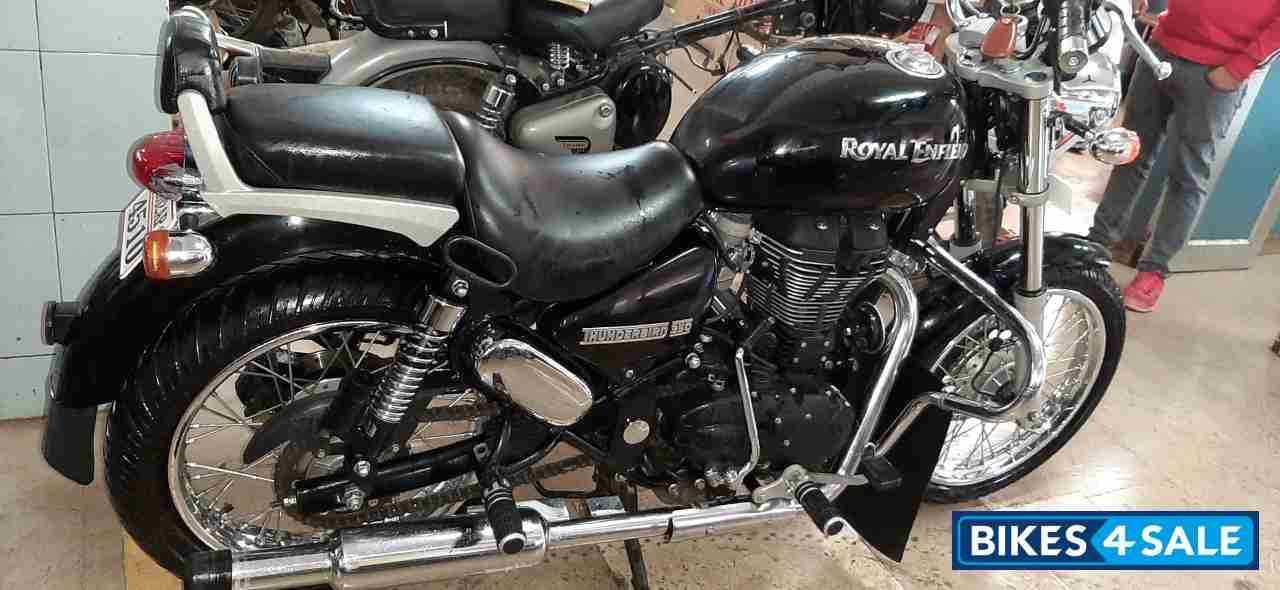 Black Royal Enfield Thunderbird 350
