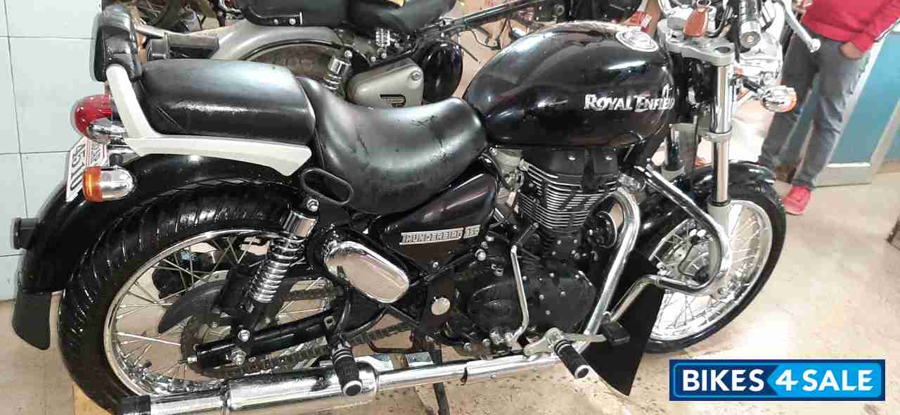 Black Royal Enfield Thunderbird 350
