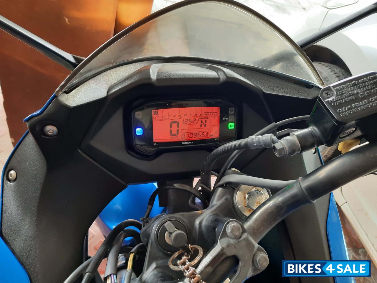 Blue Suzuki Gixxer SF