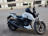 White TVS Apache RTR 200 4V