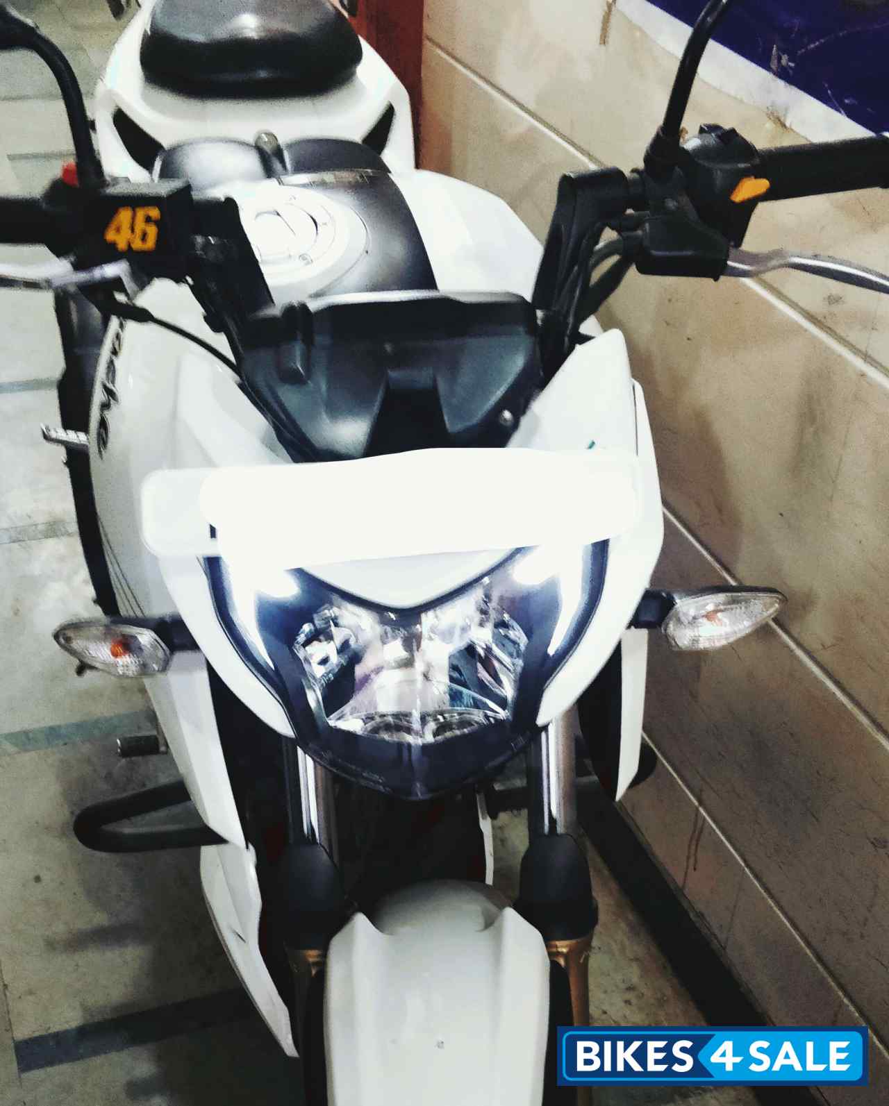 White TVS Apache RTR 200 4V