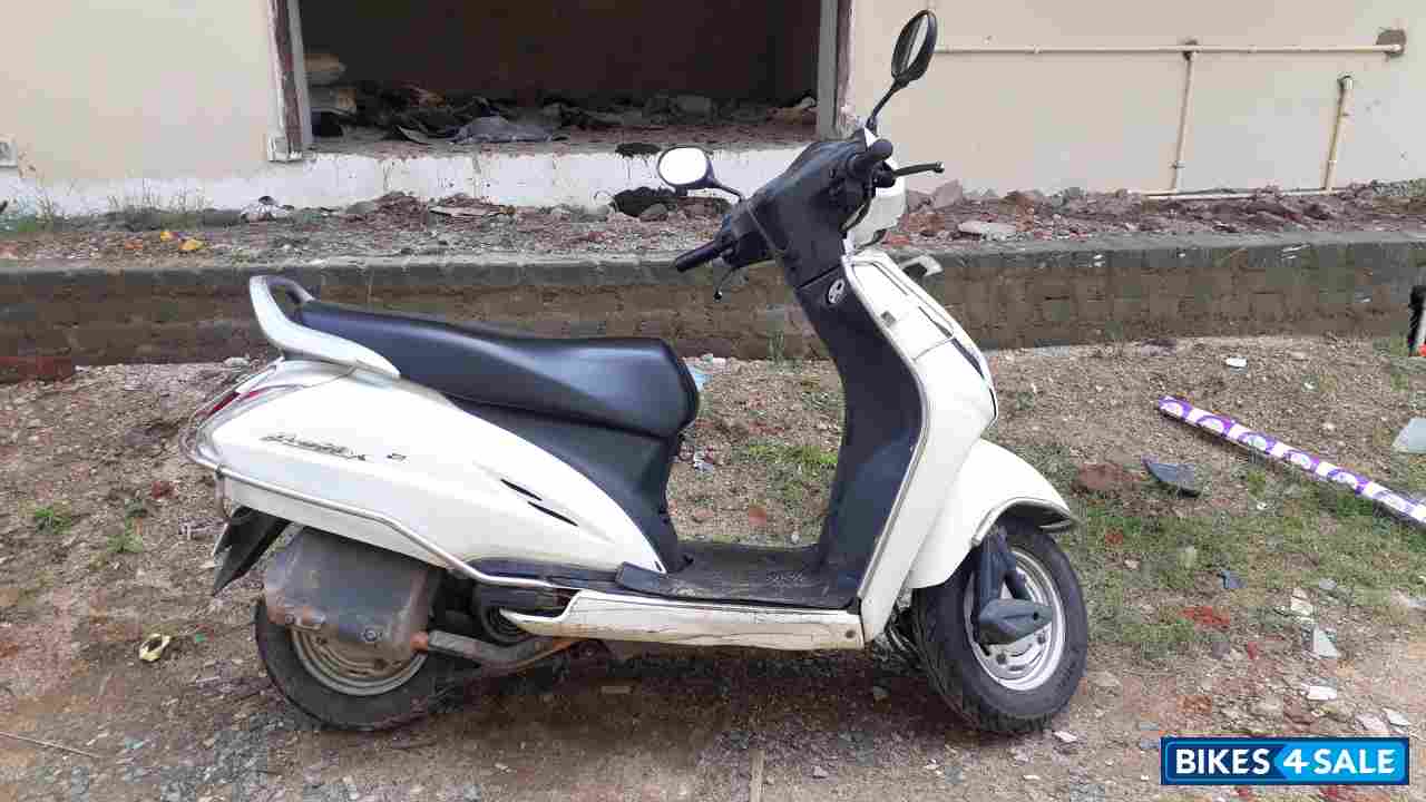 Pearl White Honda Activa 4G