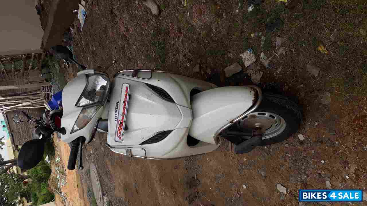Pearl White Honda Activa 4G