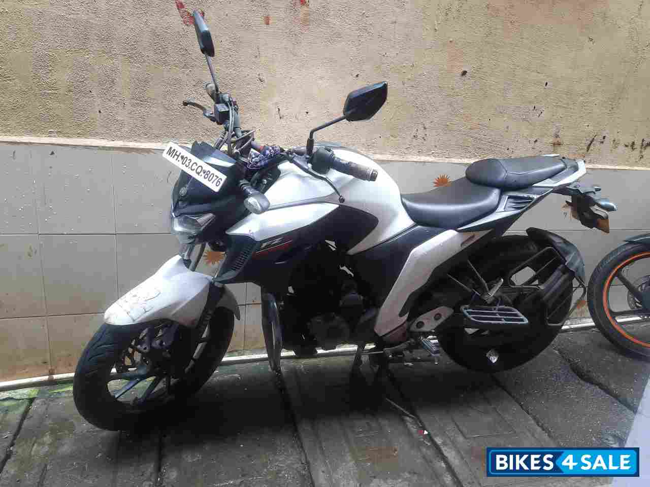 White Yamaha FZ25