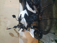 White Yamaha FZ25