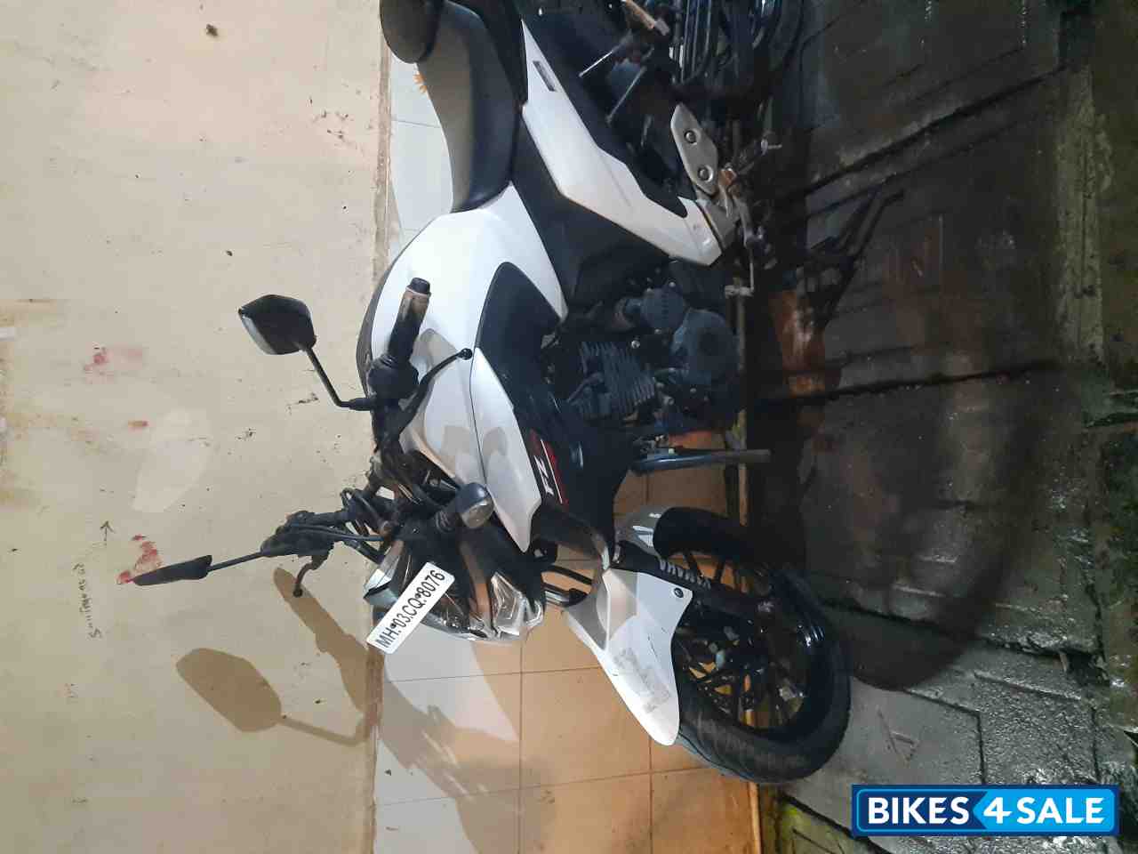 White Yamaha FZ25