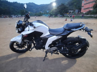 White Yamaha FZ25