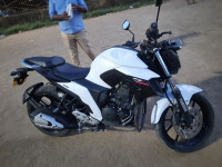 White Yamaha FZ25