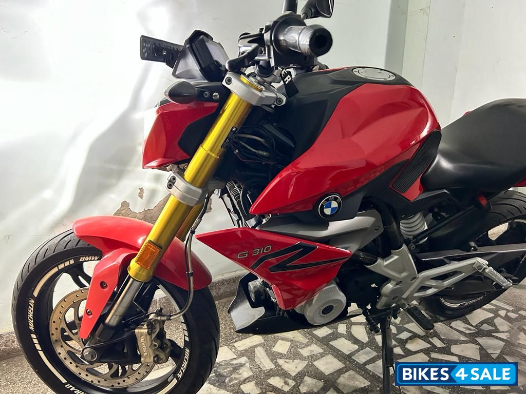 Red BMW G 310 R