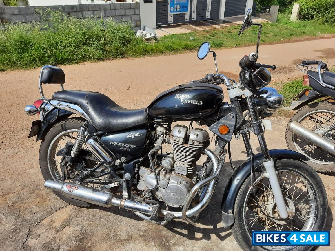 Black Royal Enfield Thunderbird 350 Black Royal Enfield Thunderbird 350