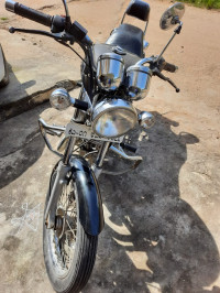 Black Royal Enfield Thunderbird 350