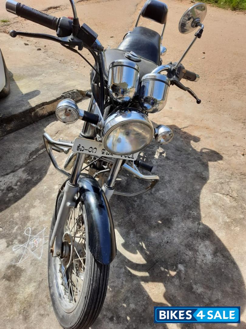 Black Royal Enfield Thunderbird 350 Black Royal Enfield Thunderbird 350