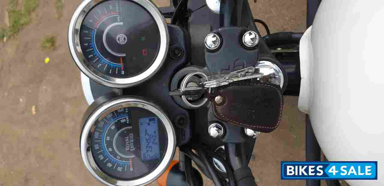 White Royal Enfield Thunderbird X 350