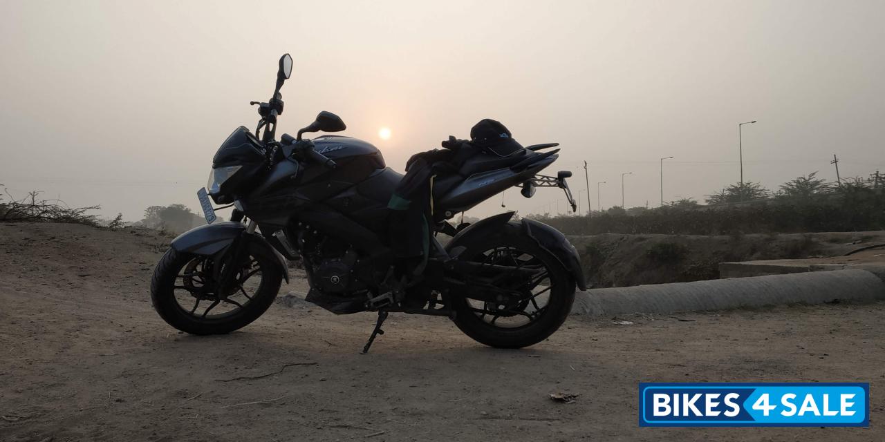 Black Bajaj Pulsar 200 NS ABS