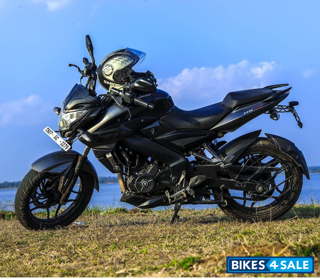 Black Bajaj Pulsar 200 NS ABS