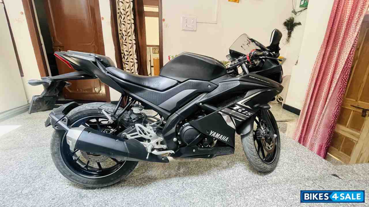 Dark Knight Yamaha YZF R15 V3