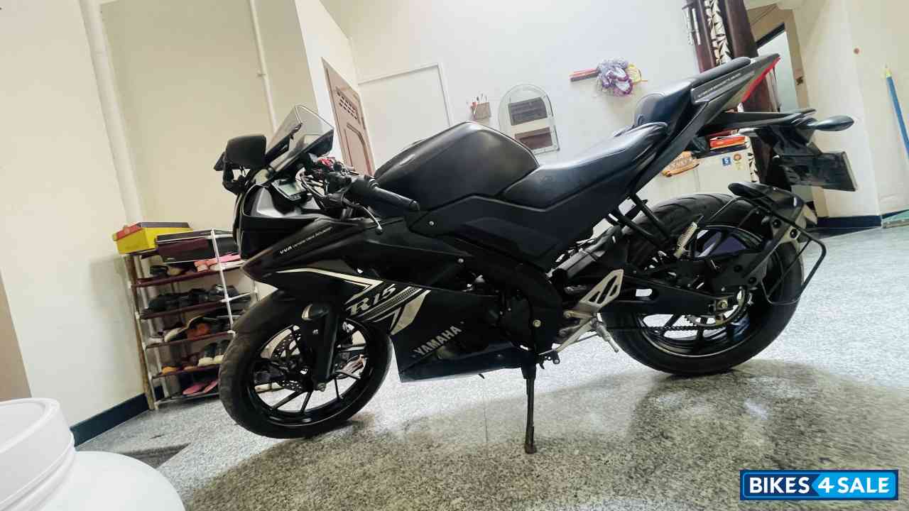 Dark Knight Yamaha YZF R15 V3