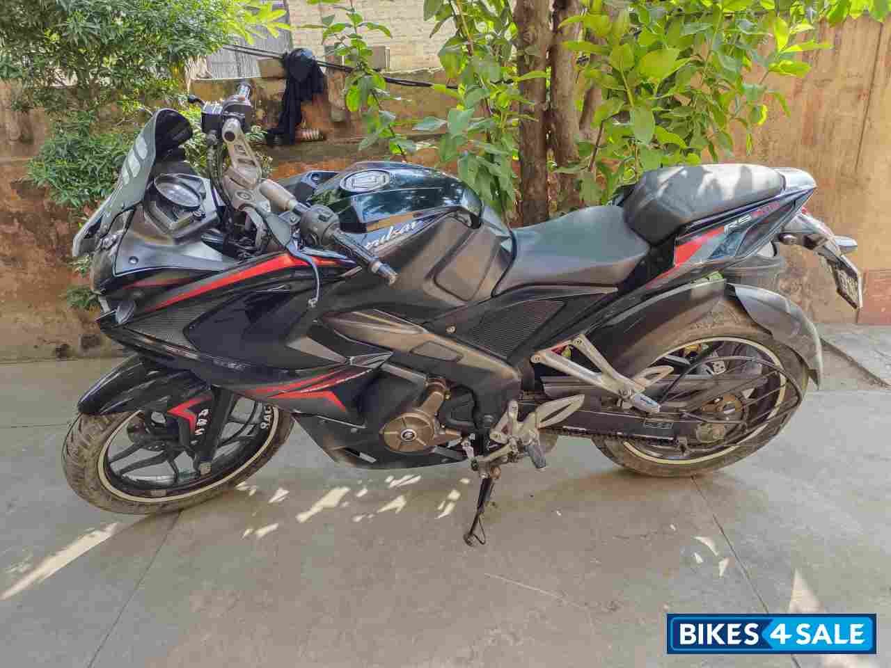 Bajaj Pulsar RS 200