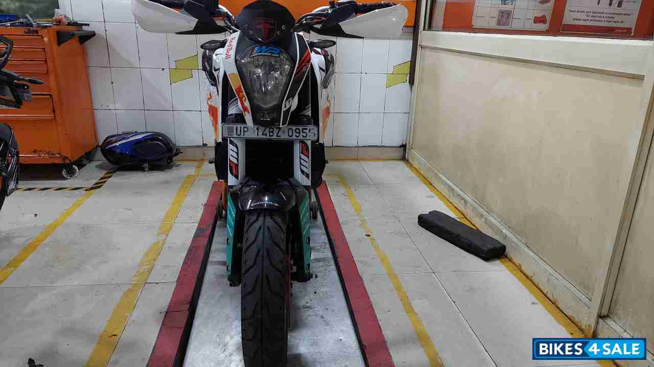 White /orange KTM Duke 200