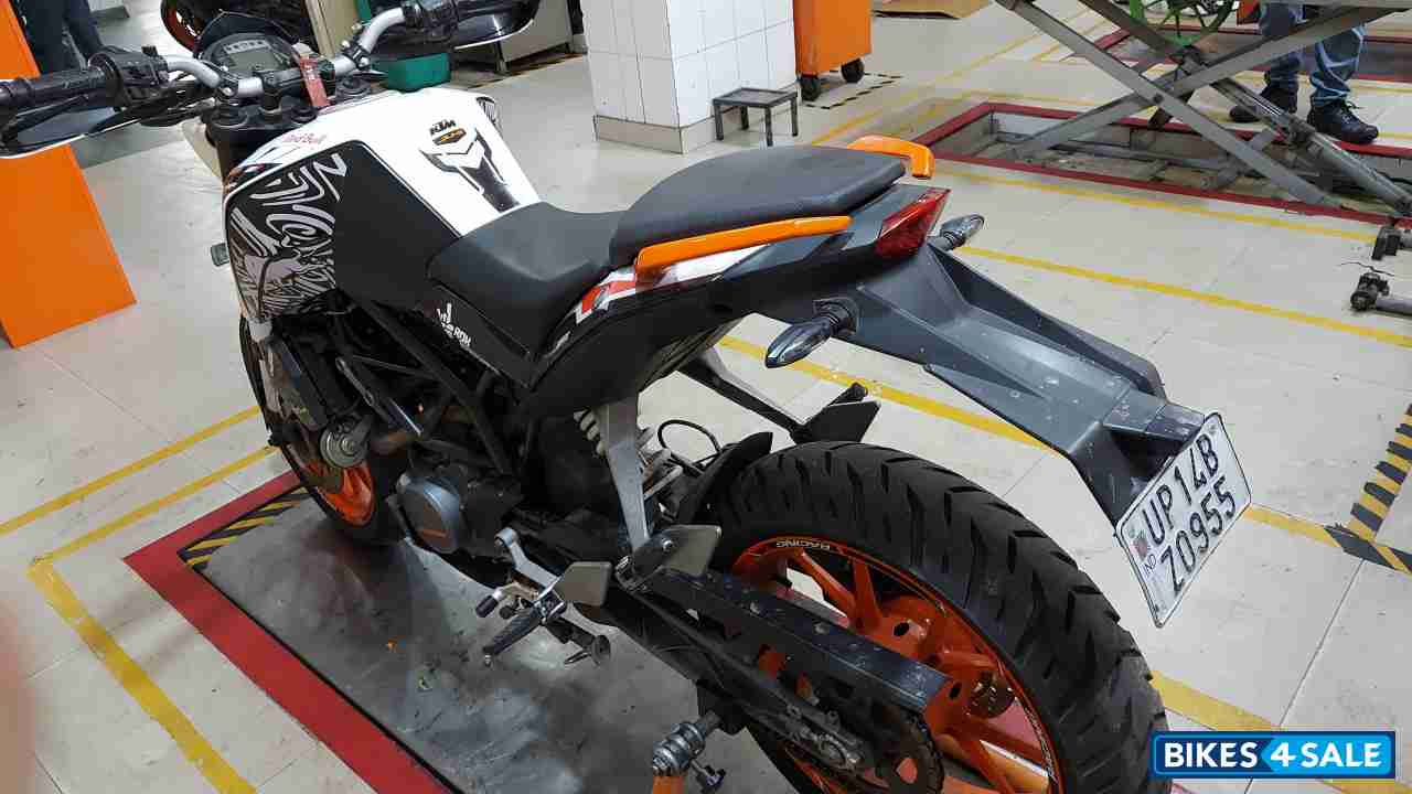 White /orange KTM Duke 200