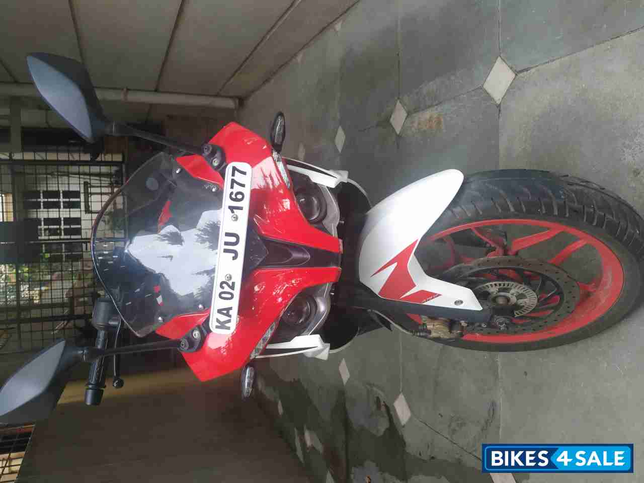 Bajaj Pulsar RS 200 ABS