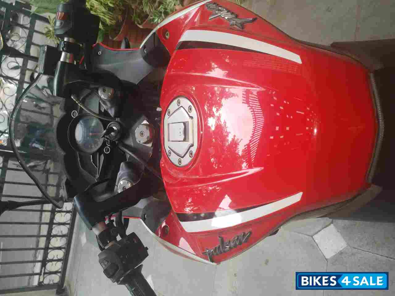 Bajaj Pulsar RS 200 ABS