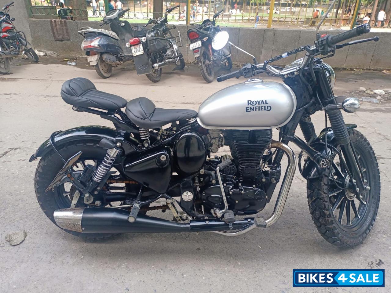 Silver Royal Enfield Classic 350 Silver Royal Enfield Classic 350