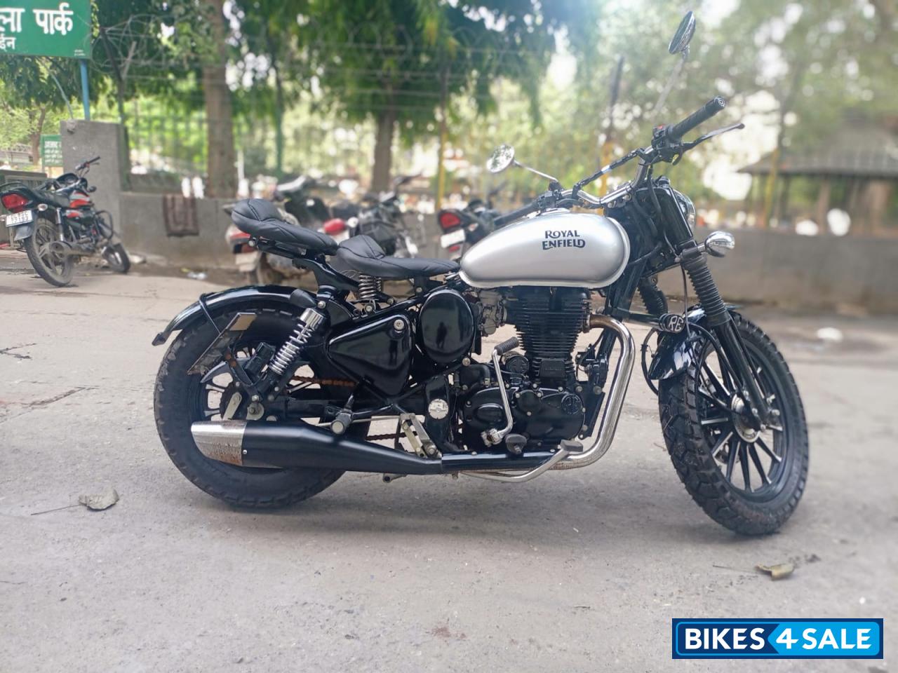 Silver Royal Enfield Classic 350 Silver Royal Enfield Classic 350