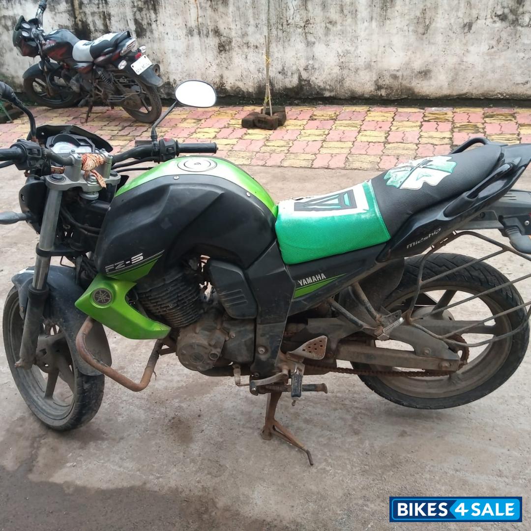 Black Green Yamaha FZ-S
