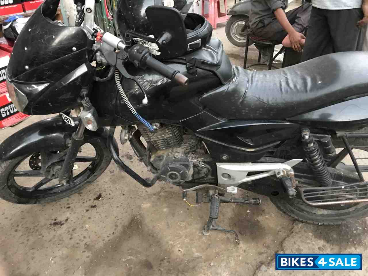 Black Bajaj Pulsar 150 DTSi