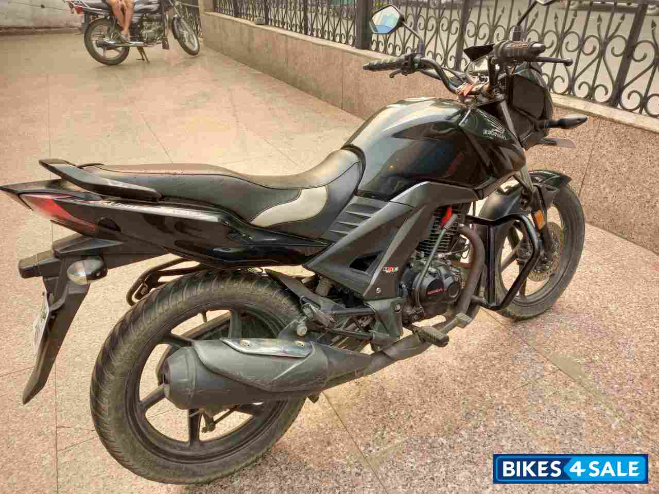 Black Honda CB Unicorn 160
