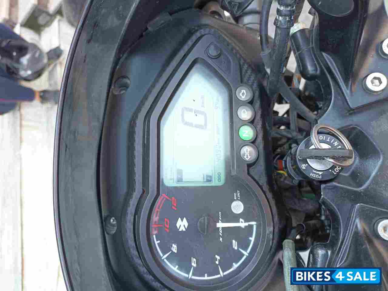 Black/green Bajaj Pulsar 125 Split Seat