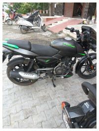 Black/green Bajaj Pulsar 125 Split Seat