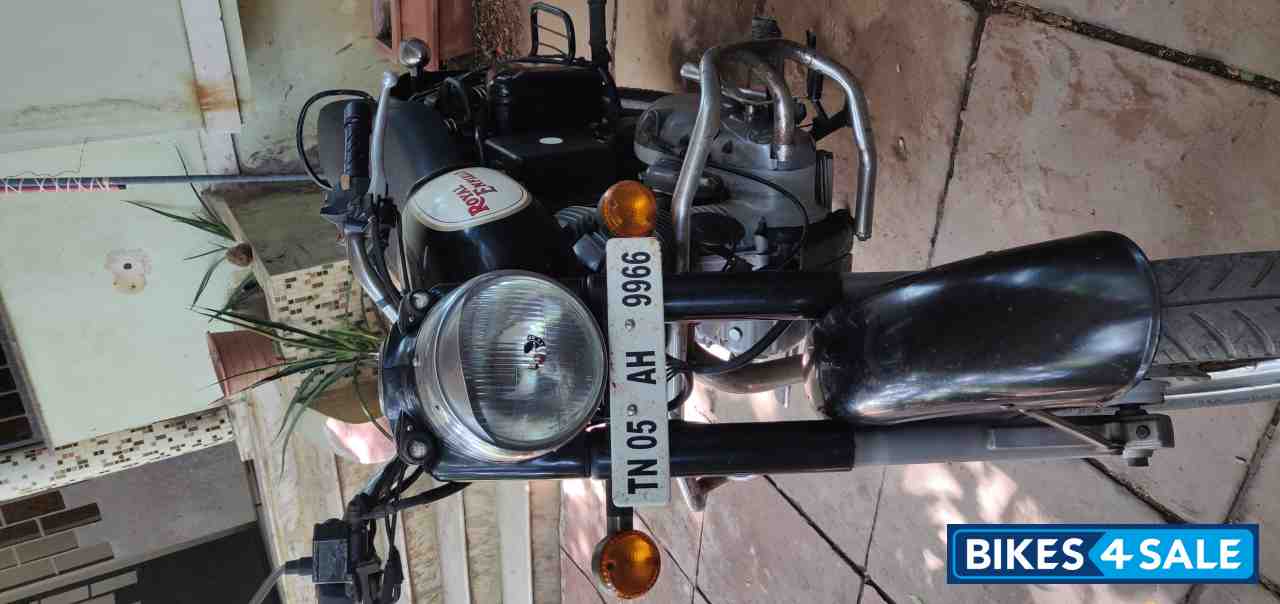 Black Royal Enfield Classic 500
