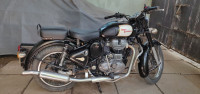 Black Royal Enfield Classic 500